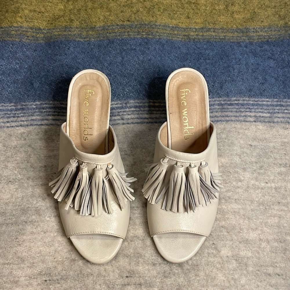 Five Worlds Tassle Healed Sandals 38/8
